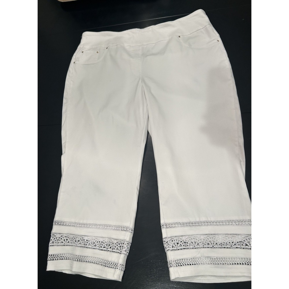 Ruby Rd White Capri Pants White 22W Slimming Contour Waist Lace Detail Tencel